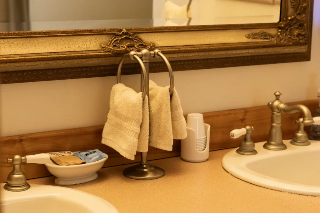 pioneer ridge bed and breakfast inn fishing room 19