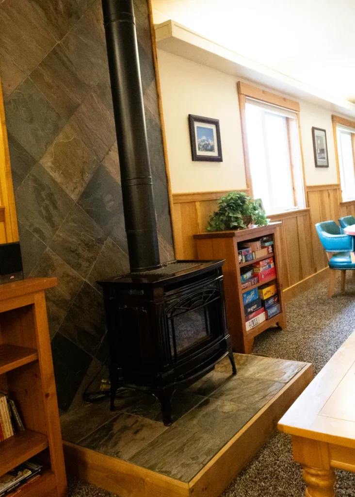 pioneer ridge bed and breakfast inn midnight sun gameroom 16