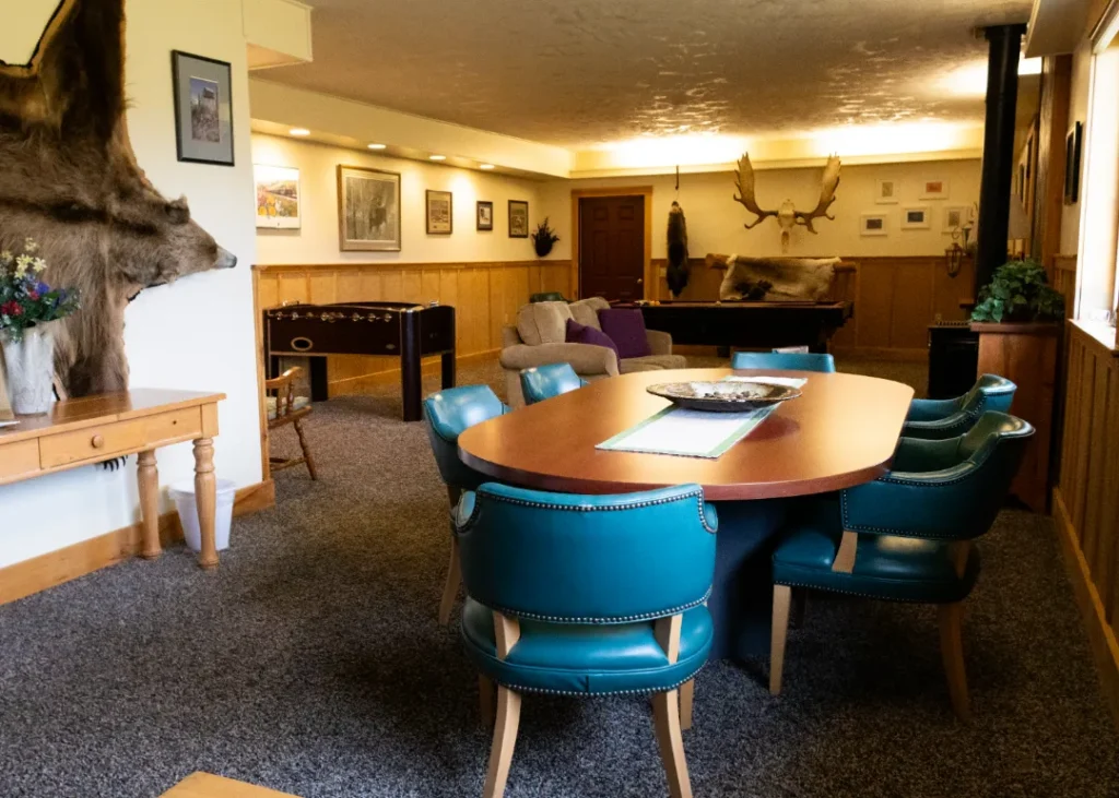 pioneer ridge bed and breakfast inn midnight sun gameroom 19